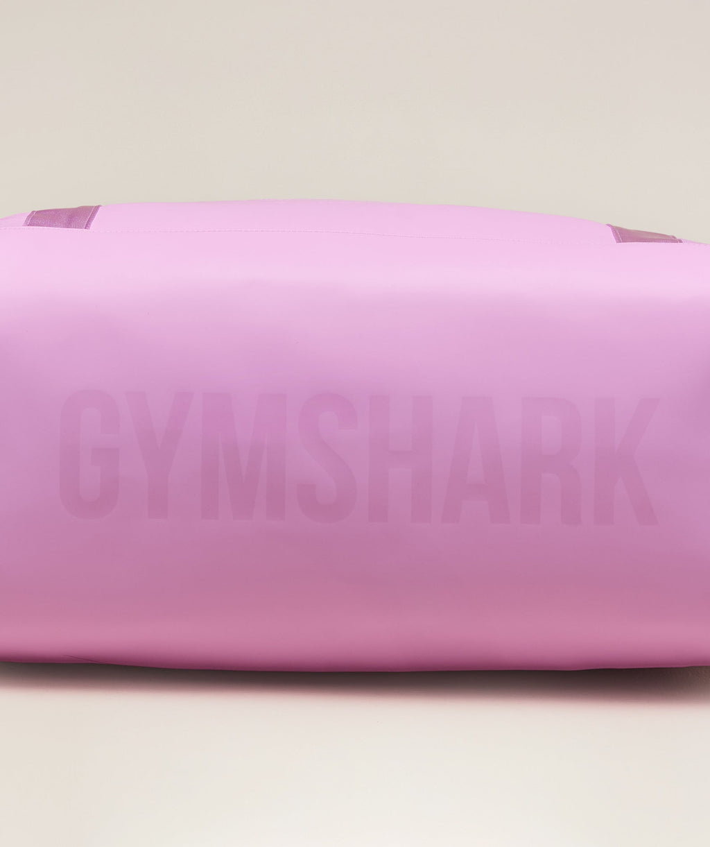 gymshark-everyday-holdall-small-sour-pink-ss25