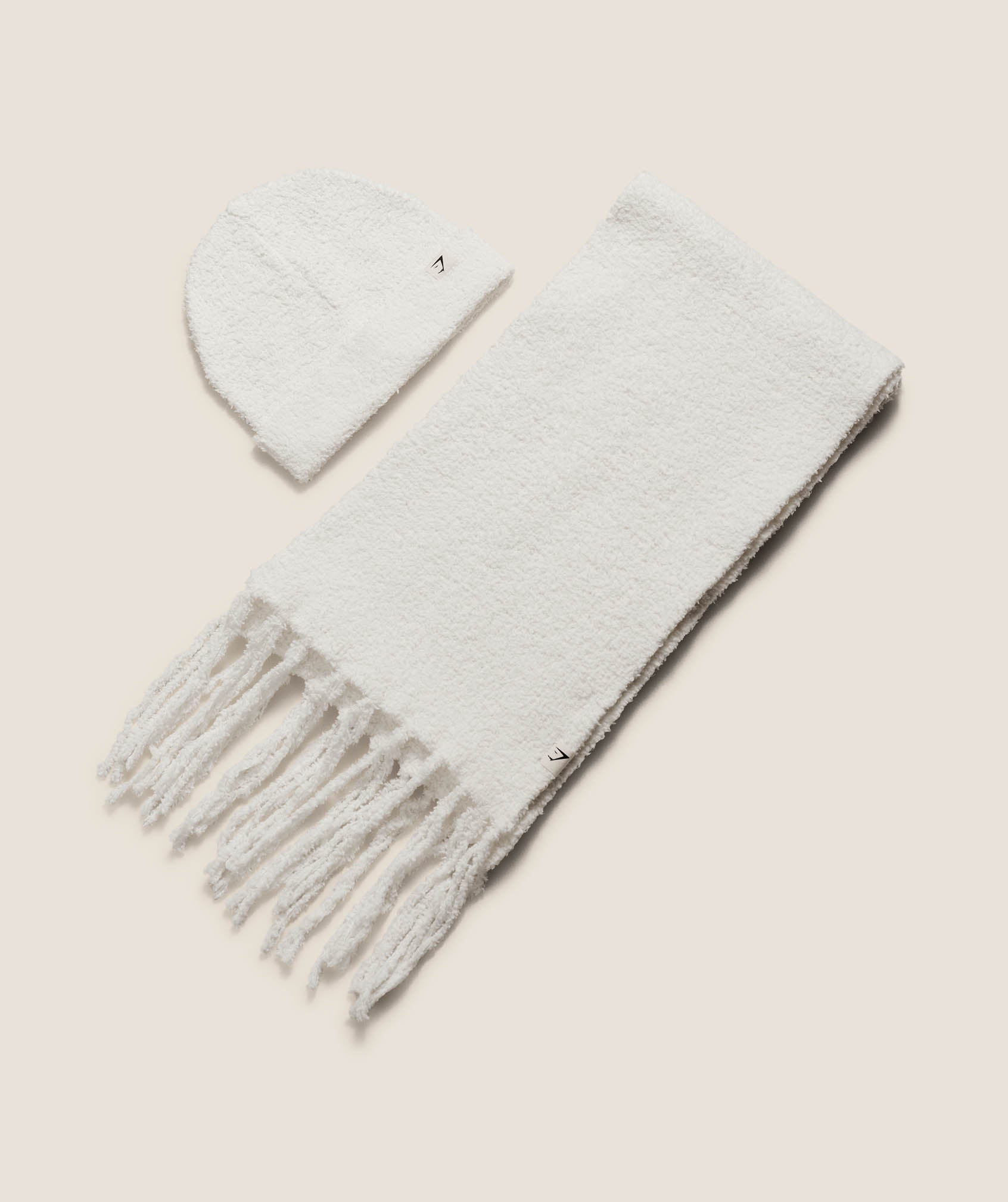 gymshark-knitted-scarf-beanie-gift-set-misc-white-aw25