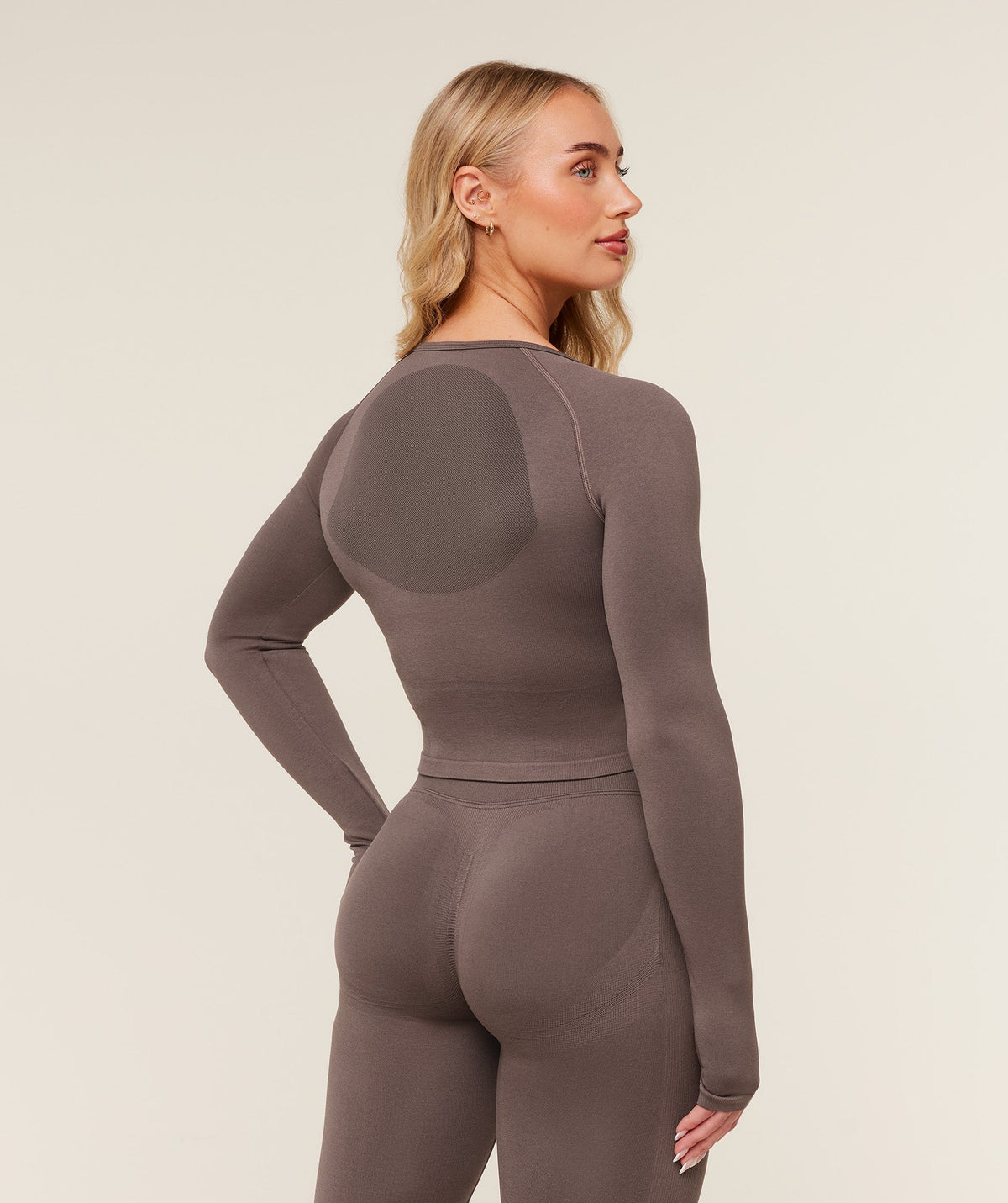 gymshark-lift-seamless-jacket-jackets-outerwear-brown-ss26
