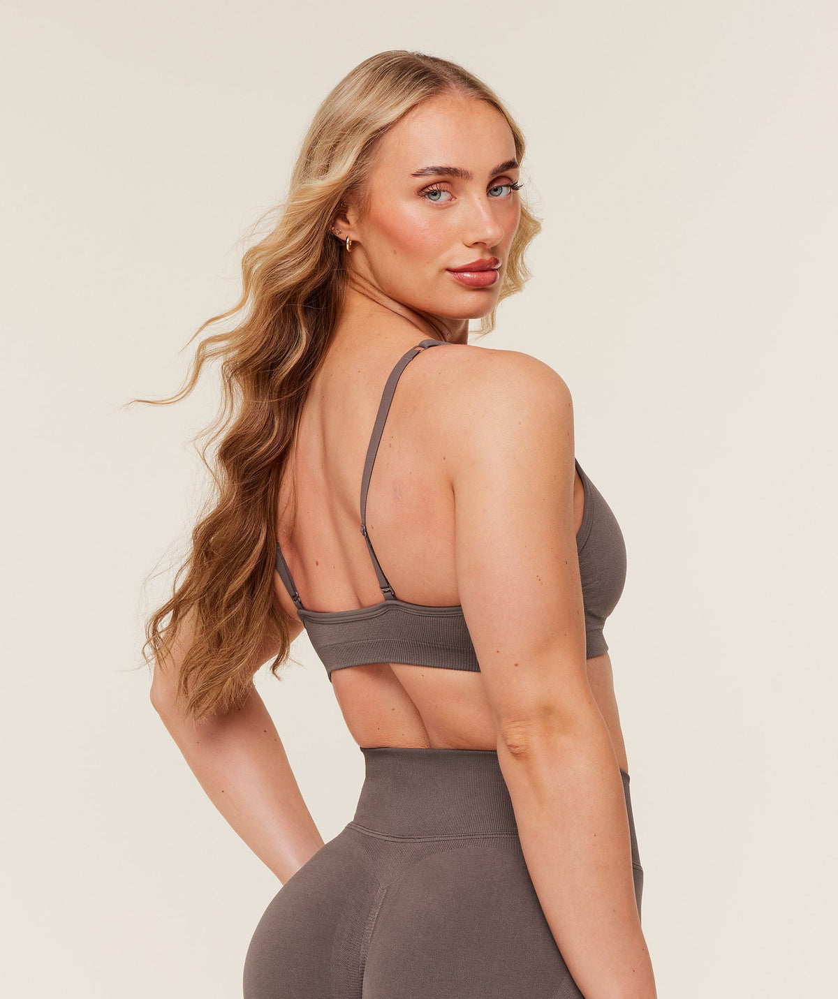 gymshark-lift-seamless-sports-bra-sports-bras-brown-ss26