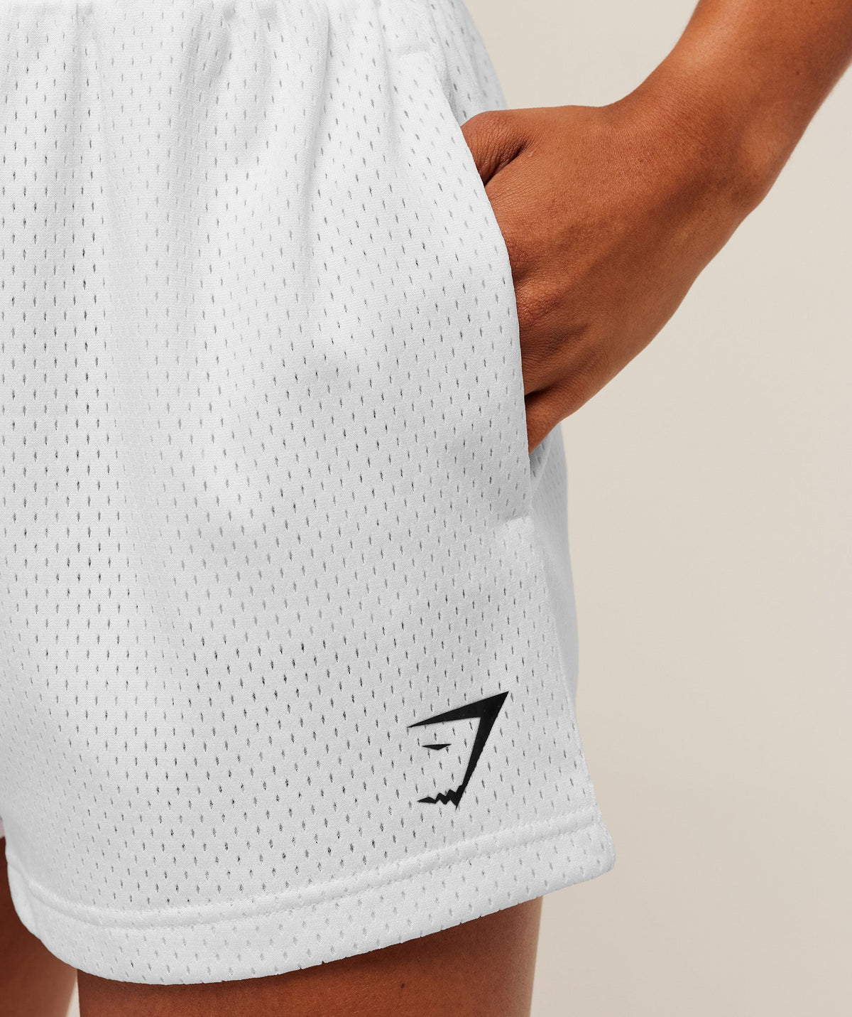 gymshark-lifting-club-mesh-shorts-shorts-white-aw25
