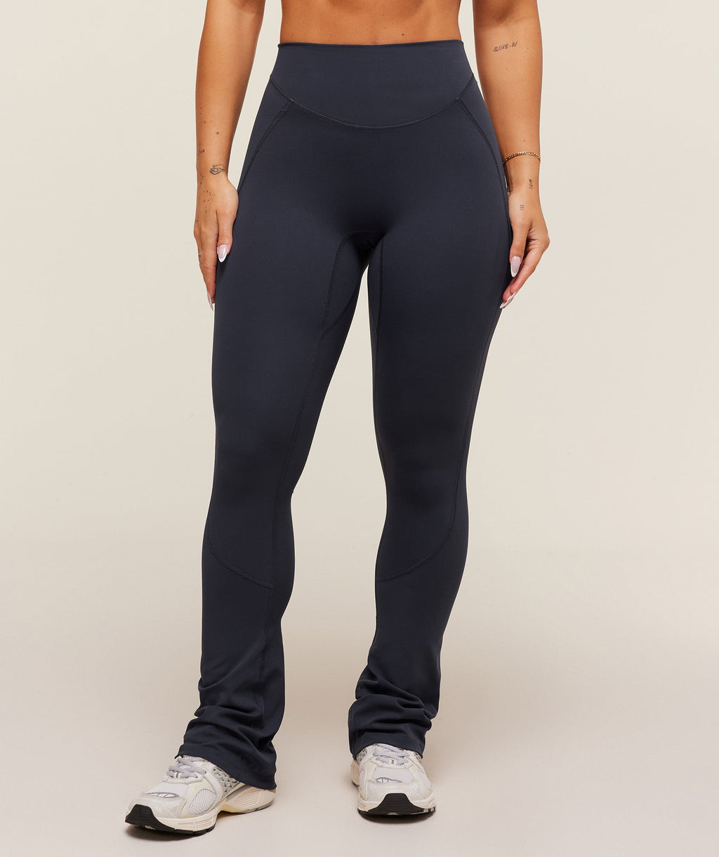 gymshark-lifting-dipped-waistband-flared-leggings-leggings-blue-aw25