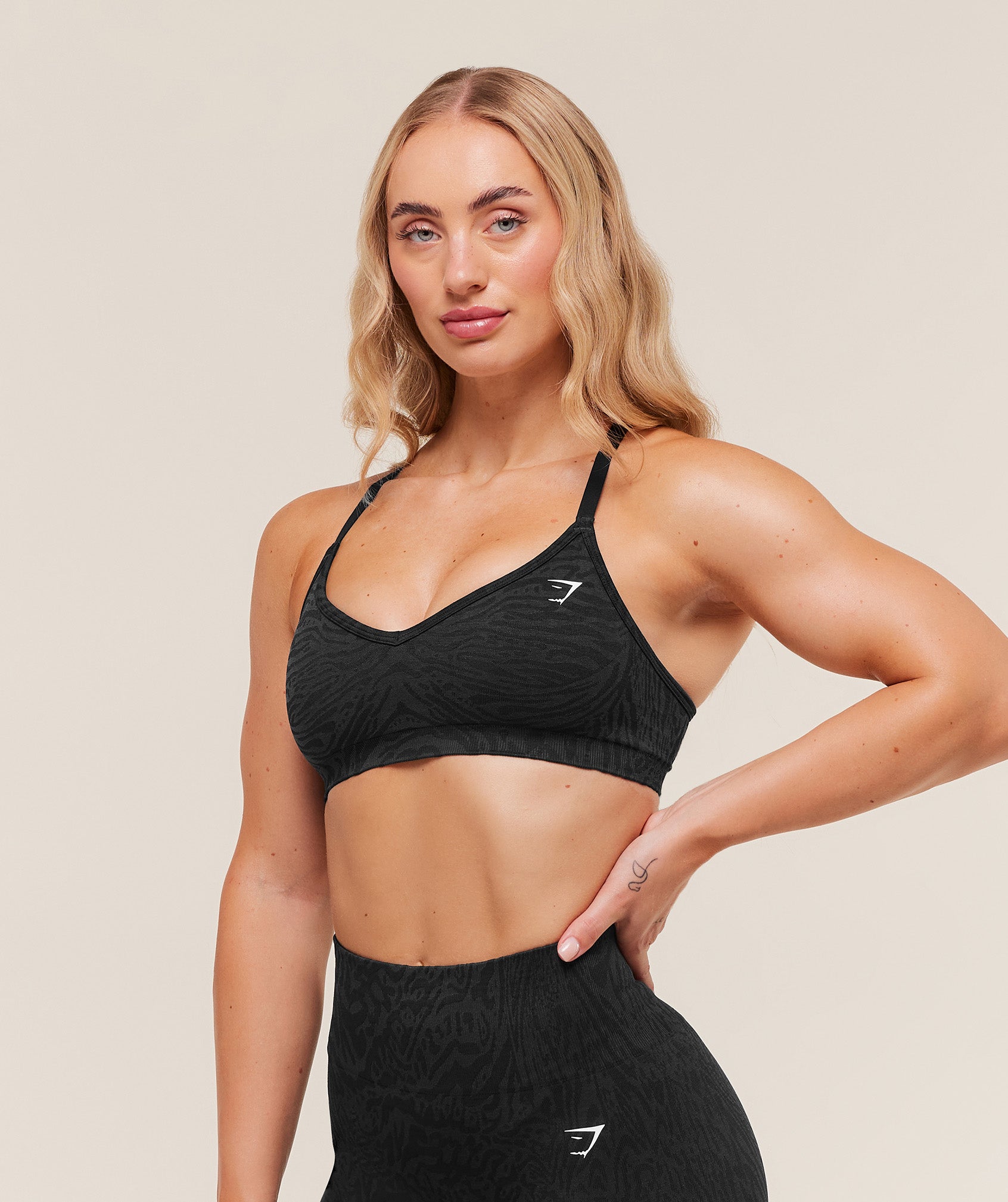 gymshark-adapt-animal-seamless-sports-bra-sports-bras-black-aw25