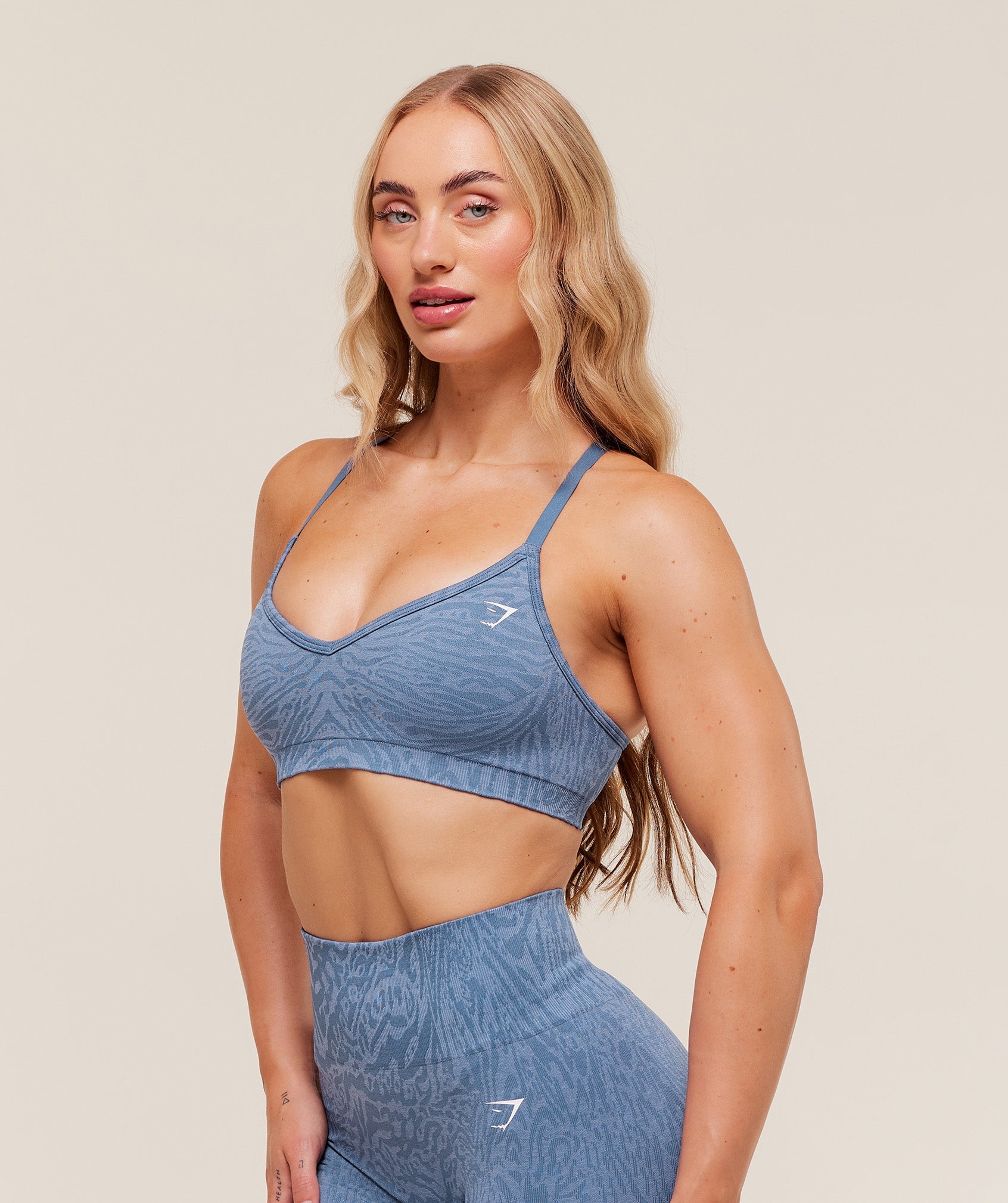 gymshark-adapt-animal-seamless-sports-bra-sports-bras-blue-aw25-1