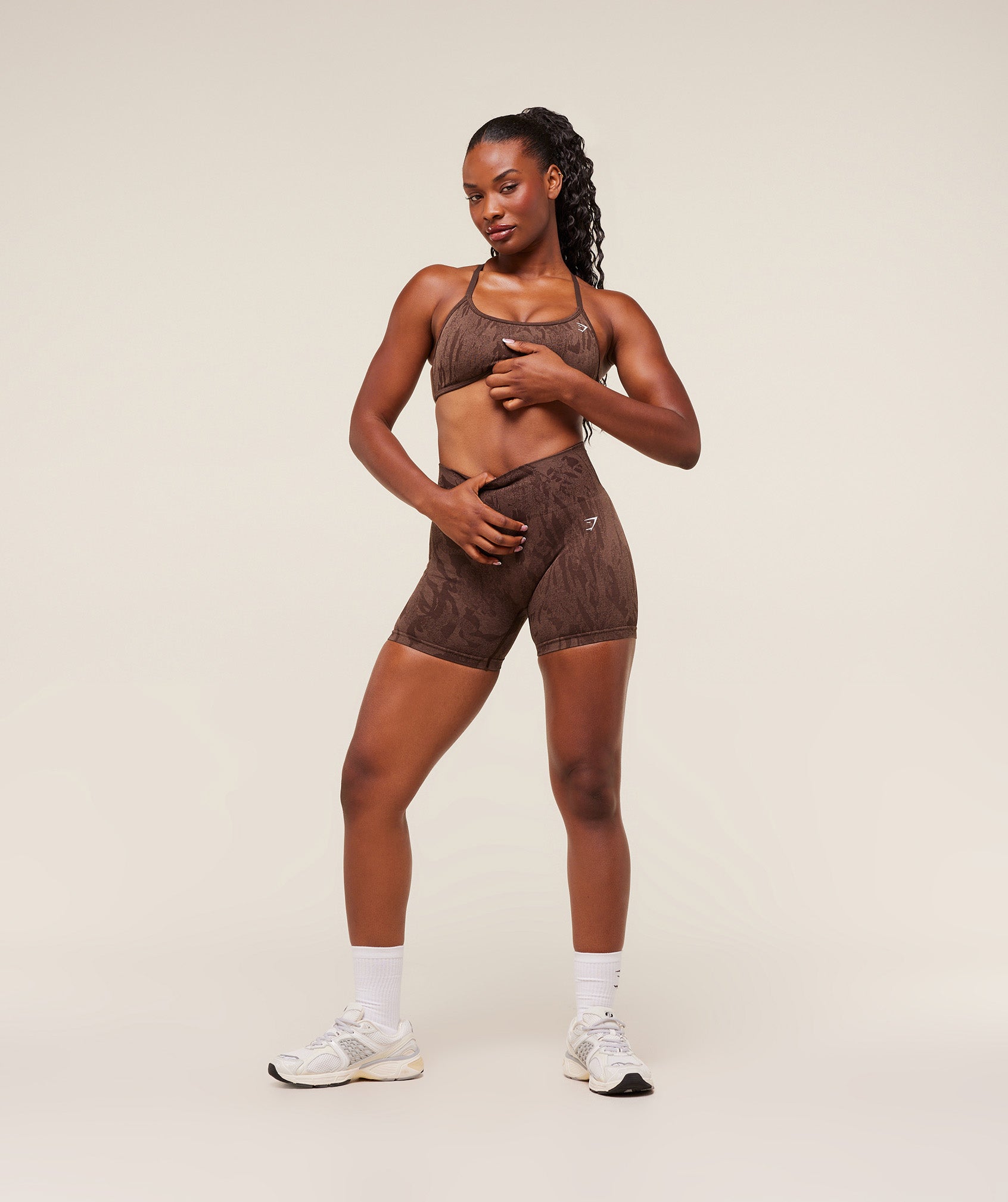 gymshark-adapt-camo-cross-back-sports-bra-sports-bras-brown-aw25