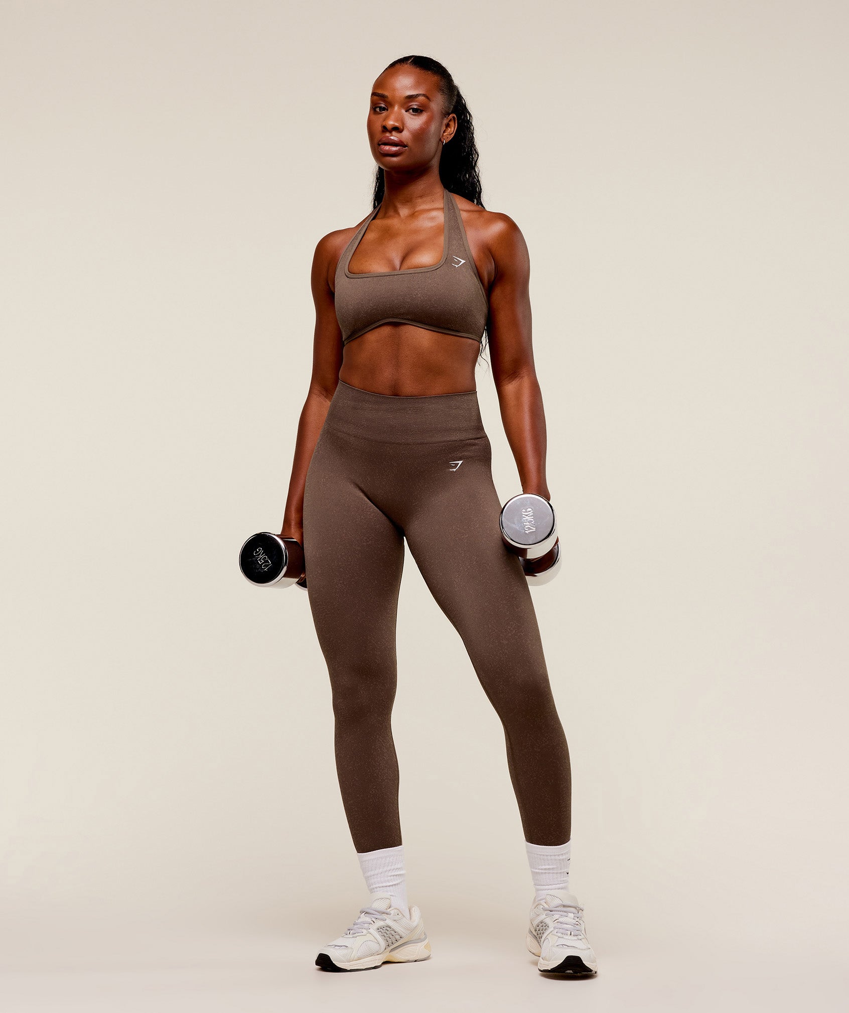 gymshark-adapt-fleck-halterneck-sports-bra-sports-bras-brown-aw25