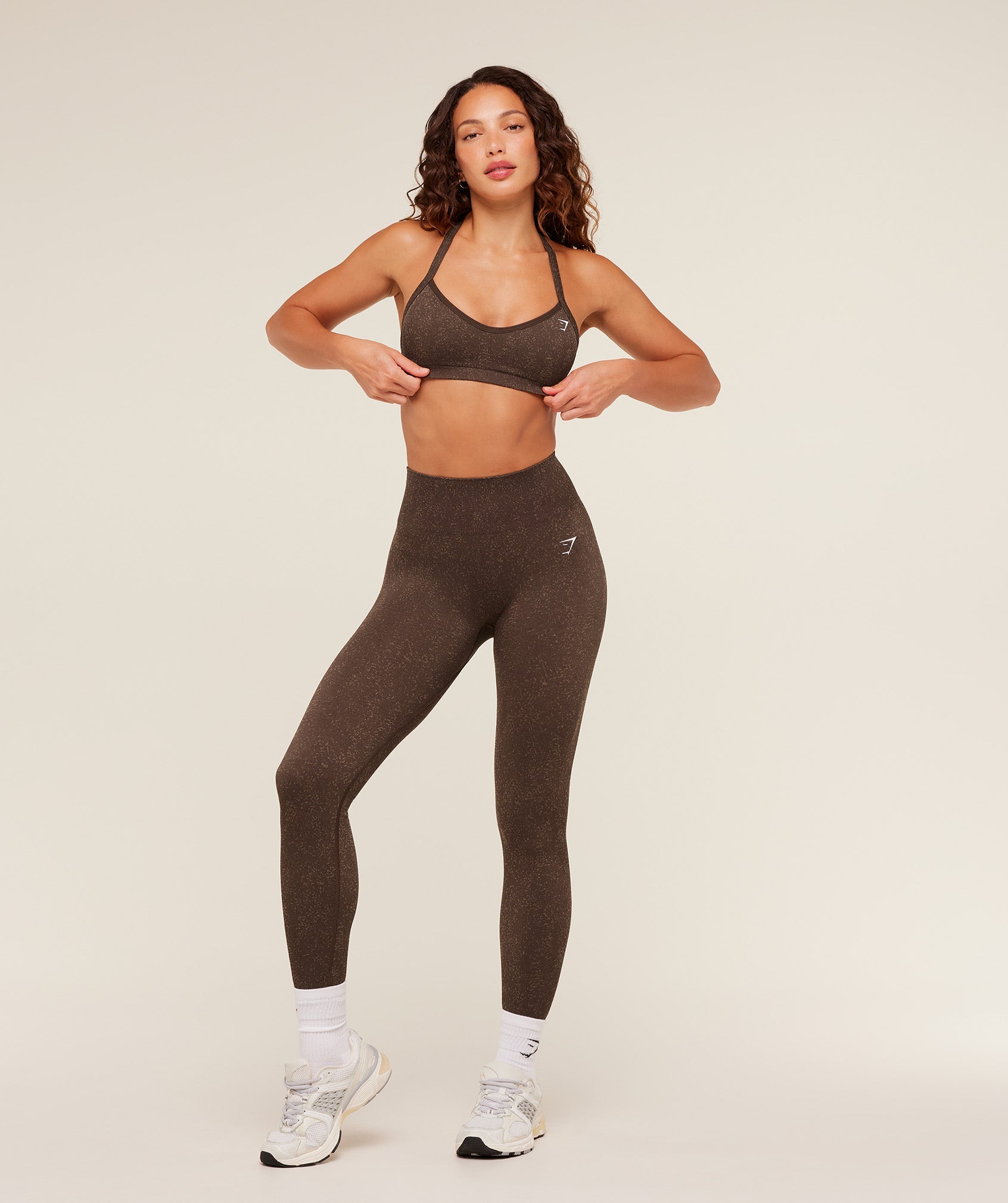 gymshark-adapt-fleck-sports-bra-sports-bras-brown-ss26
