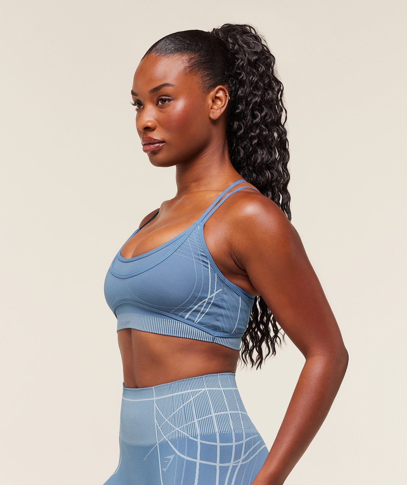 gymshark-apex-seamless-strappy-sports-bra-sports-bras-blue-aw25-1