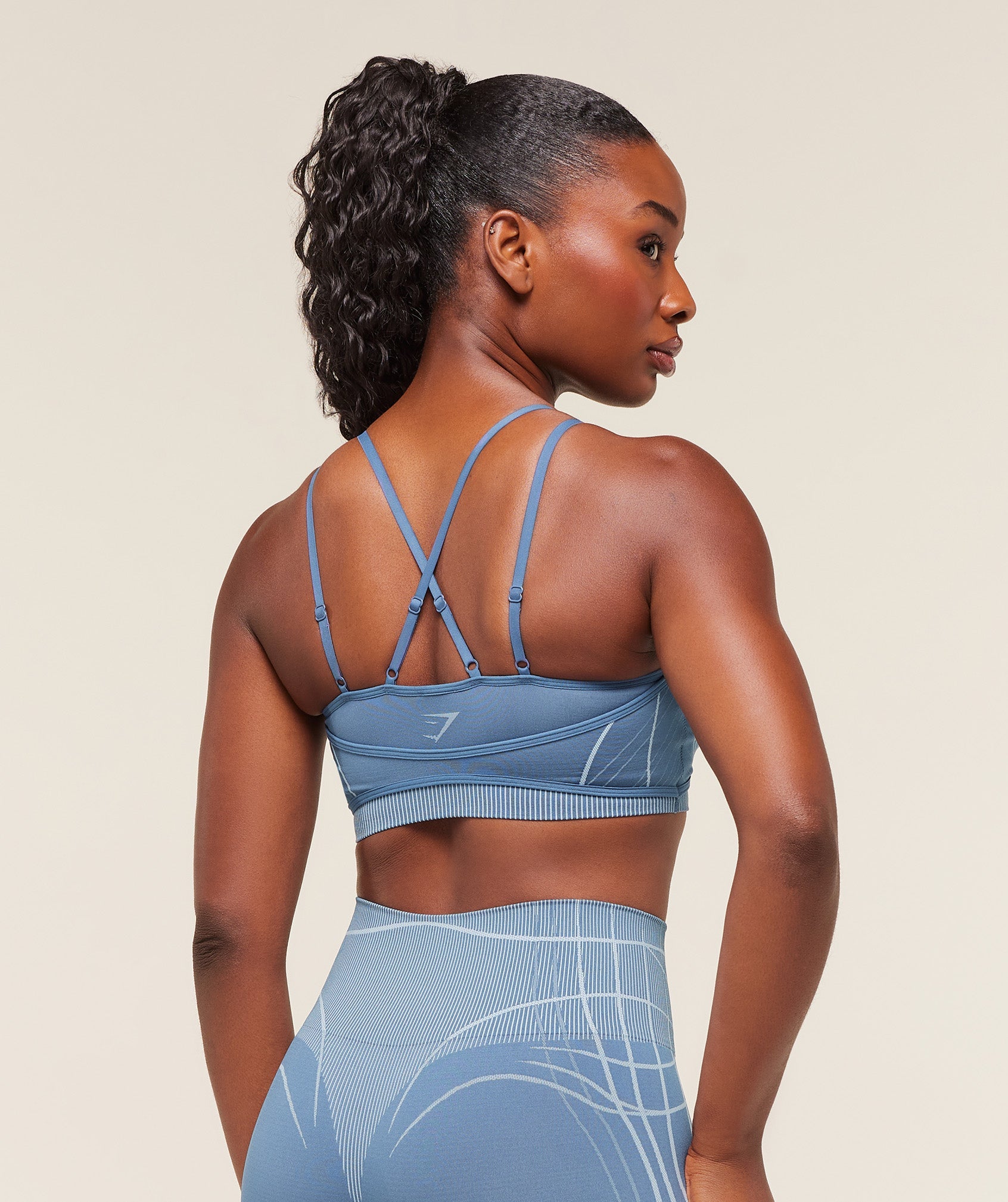 gymshark-apex-seamless-strappy-sports-bra-sports-bras-blue-aw25-1