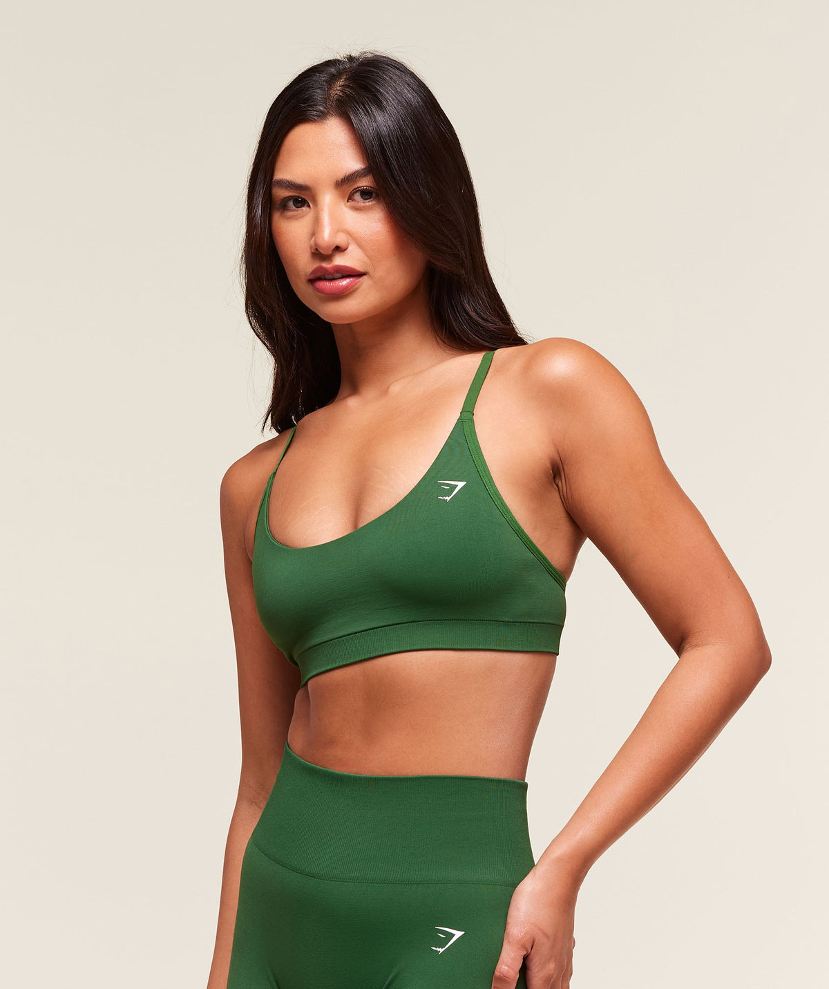 gymshark-everyday-seamless-racerback-sports-bra-sports-bras-green-aw25