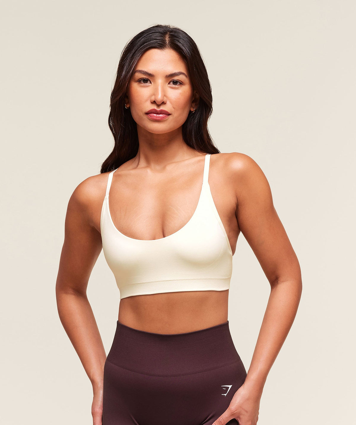 gymshark-everyday-seamless-racerback-sports-bra-sports-bras-white-aw25
