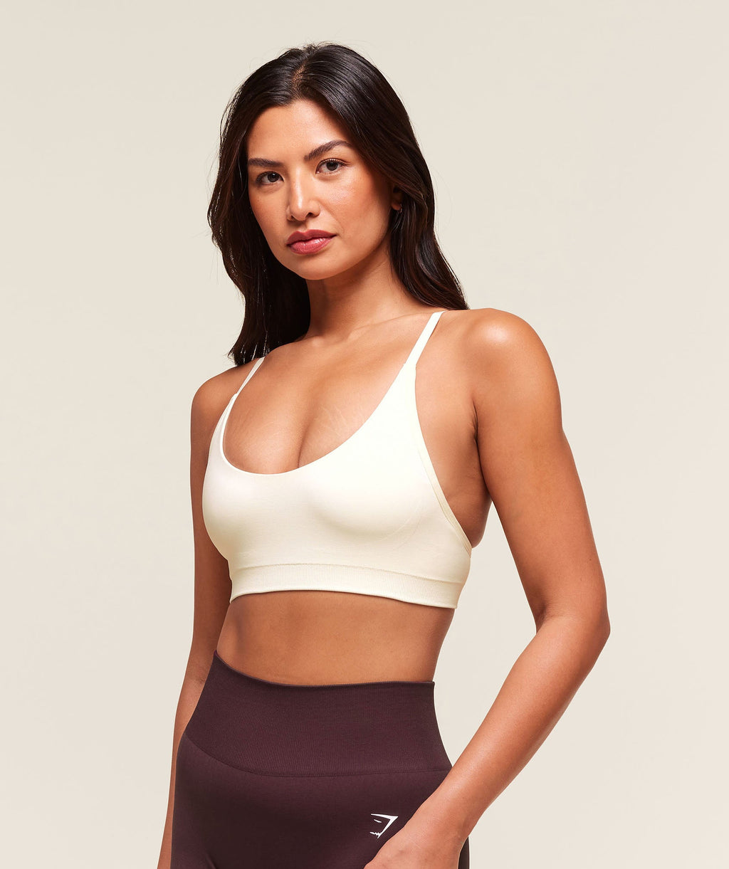 gymshark-everyday-seamless-racerback-sports-bra-sports-bras-white-aw25