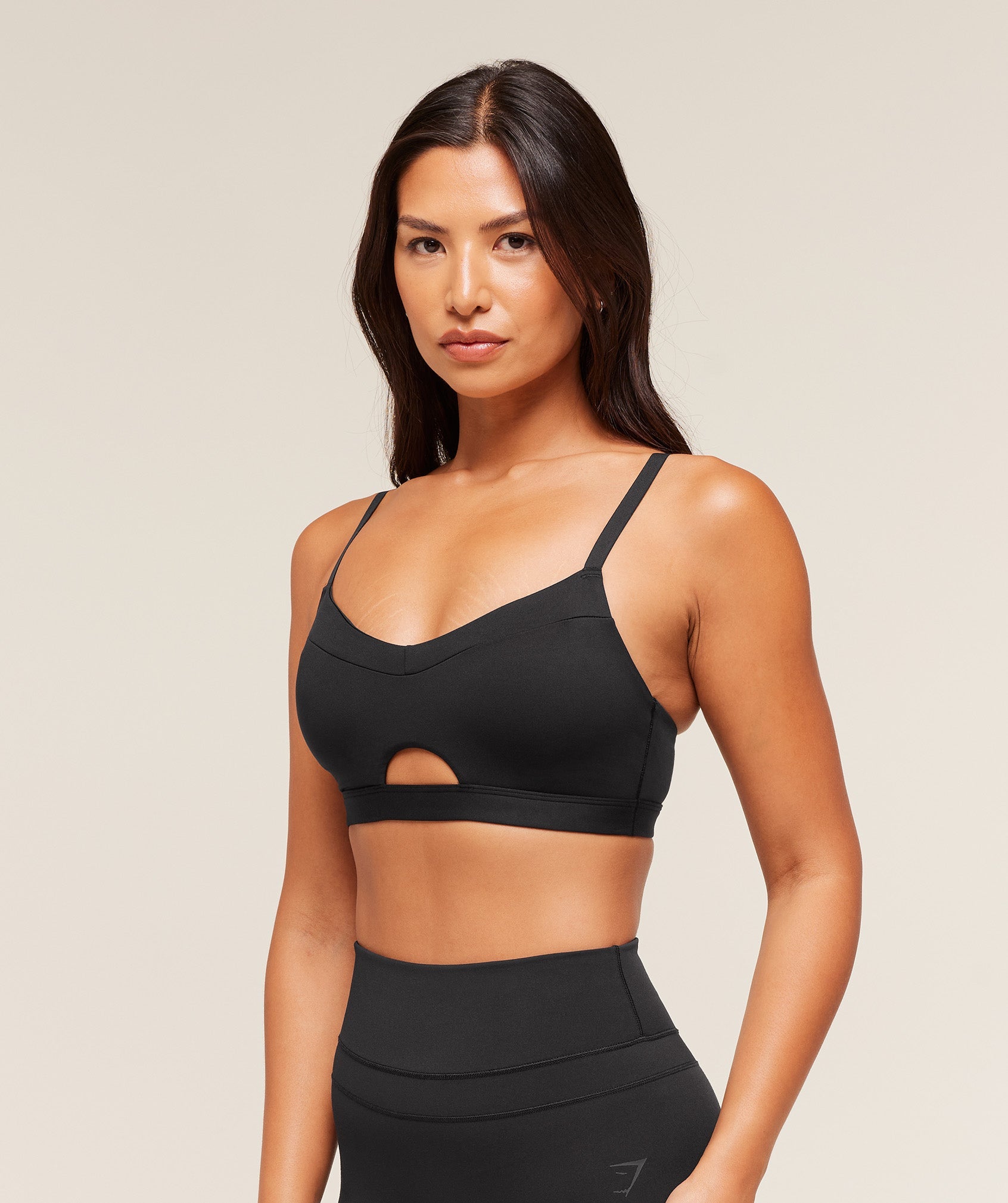 gymshark-balcony-peekaboo-sports-bra-sports-bras-black-aw25