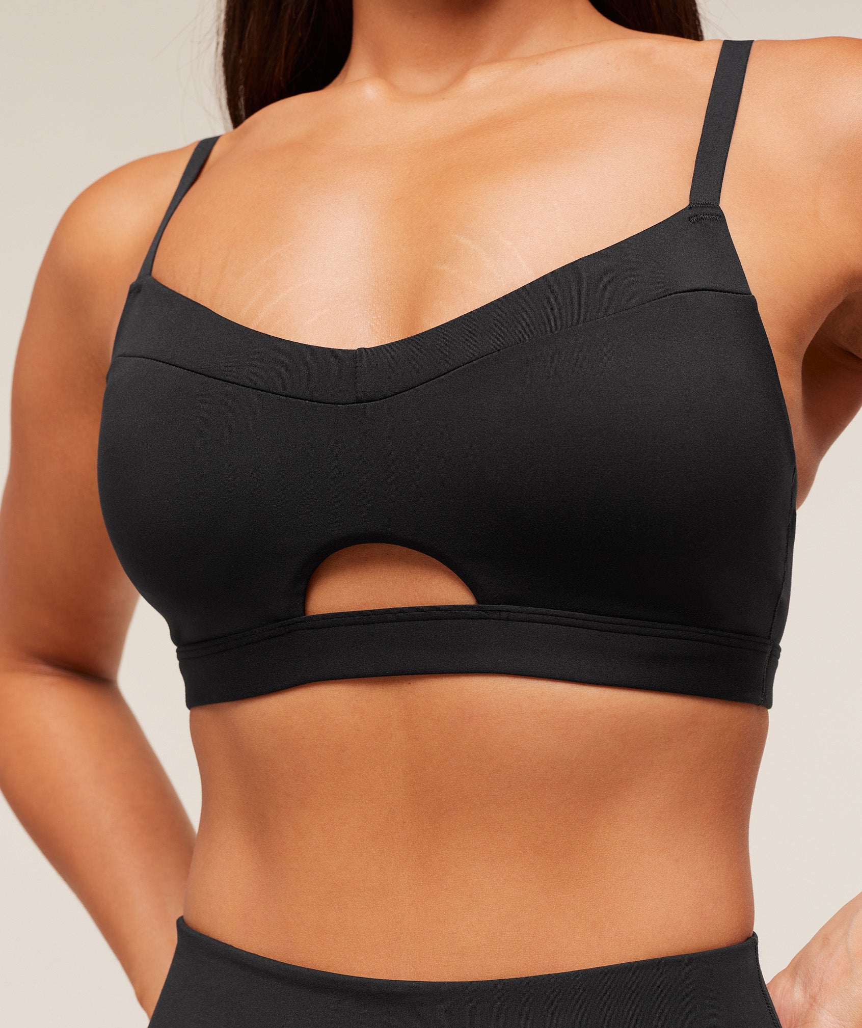gymshark-balcony-peekaboo-sports-bra-sports-bras-black-aw25