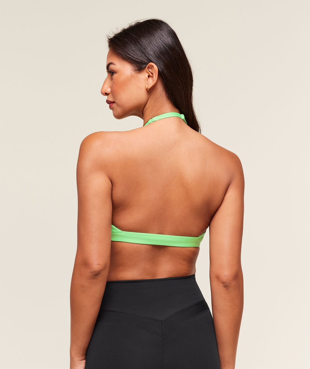 gymshark-light-support-minimal-halterneck-bra-sports-bras-green-aw25-2