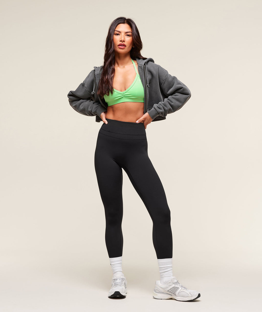 gymshark-light-support-minimal-halterneck-bra-sports-bras-green-aw25-2