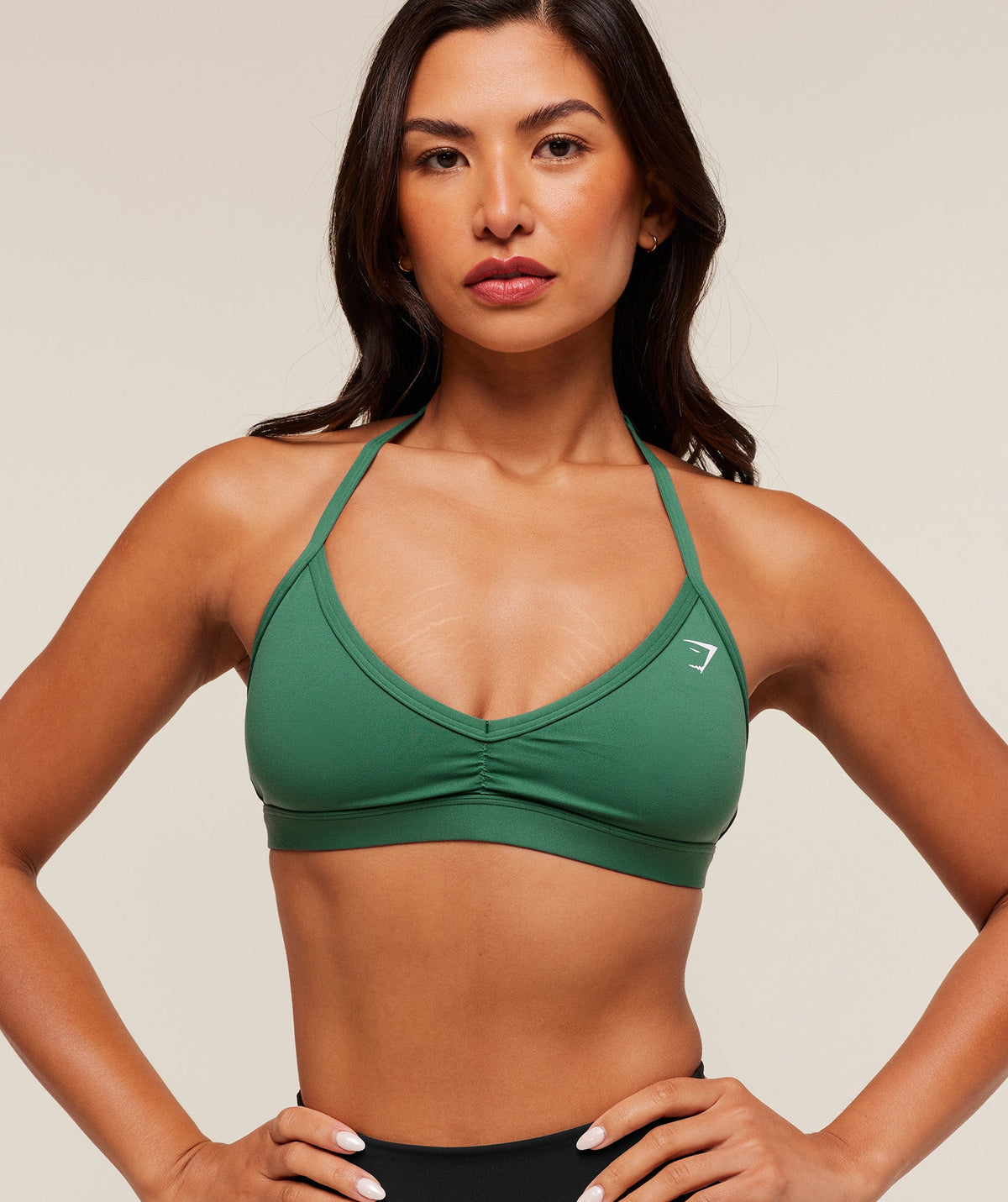 gymshark-light-support-minimal-halterneck-bra-sports-bras-green-aw25-1