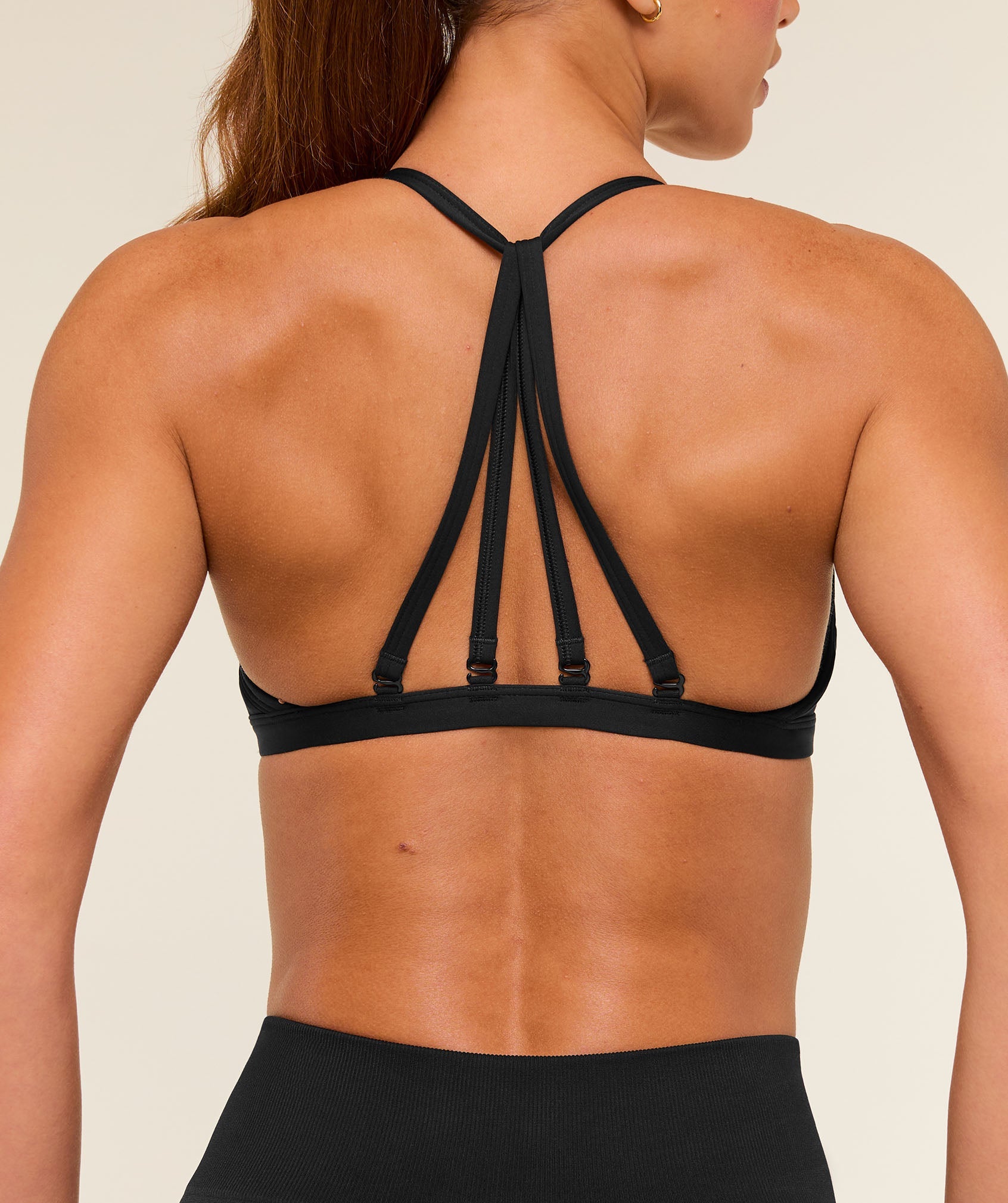 gymshark-minimal-sports-bra-black-ss22