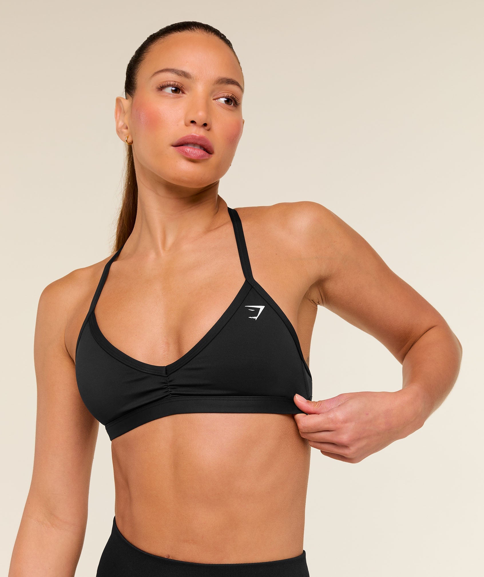 gymshark-minimal-sports-bra-black-ss22
