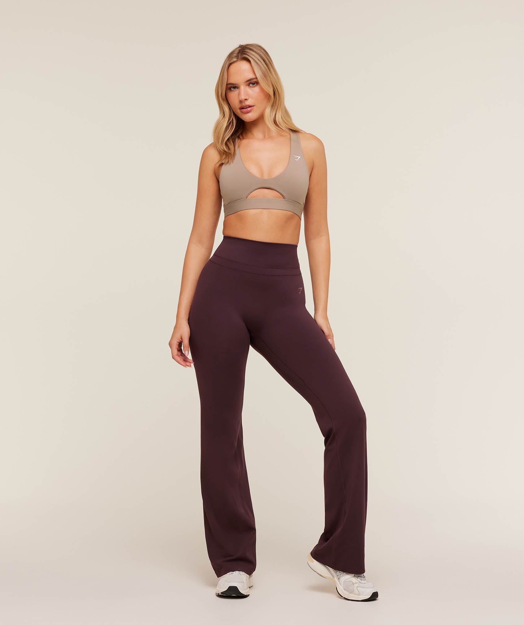 gymshark-peek-a-boo-sports-bra-sports-bras-brown-aw25