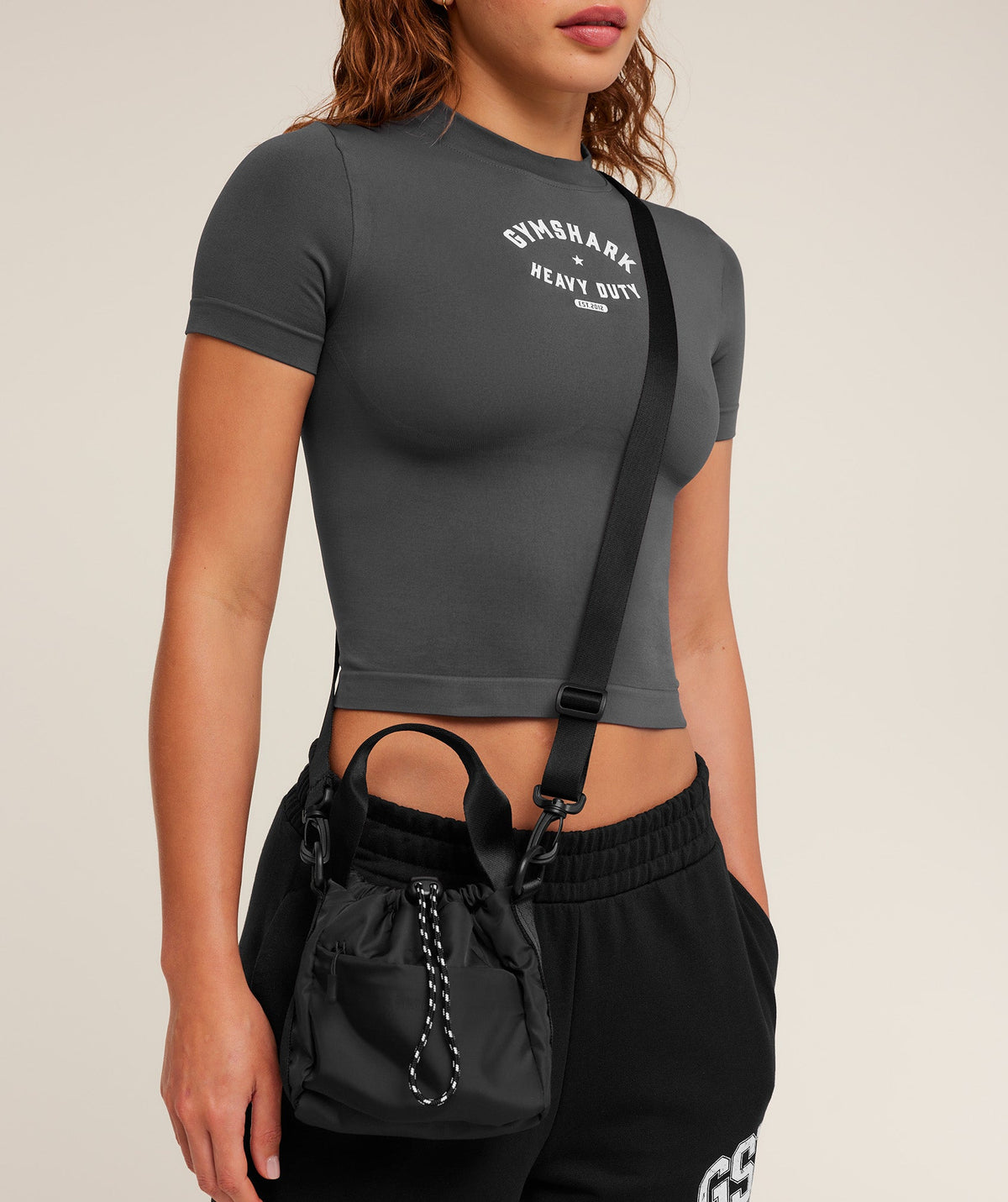 gymshark-mode-crossbody-bags-black-aw25