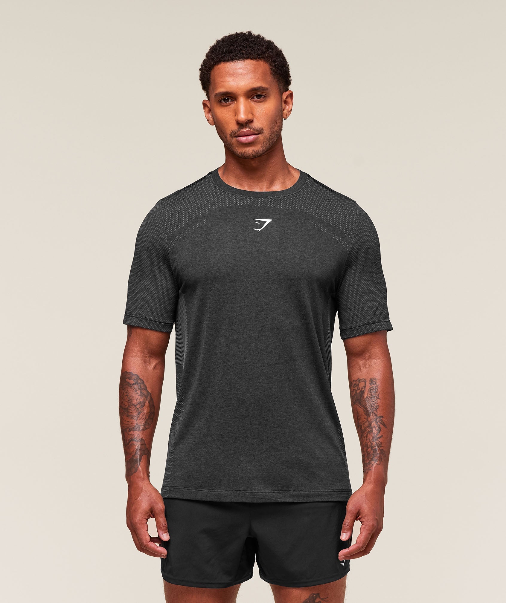 gymshark-lightweight-seamless-t-shirt-ss-tops-black-aw25