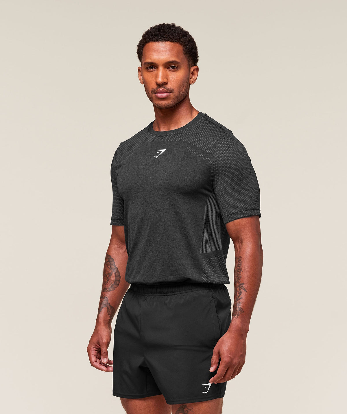 gymshark-lightweight-seamless-t-shirt-ss-tops-black-aw25