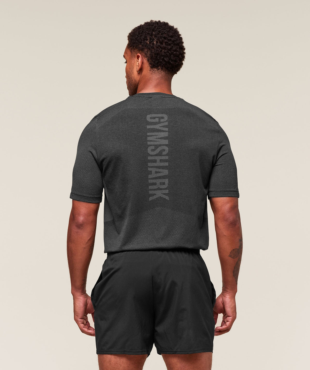 gymshark-lightweight-seamless-t-shirt-ss-tops-black-aw25