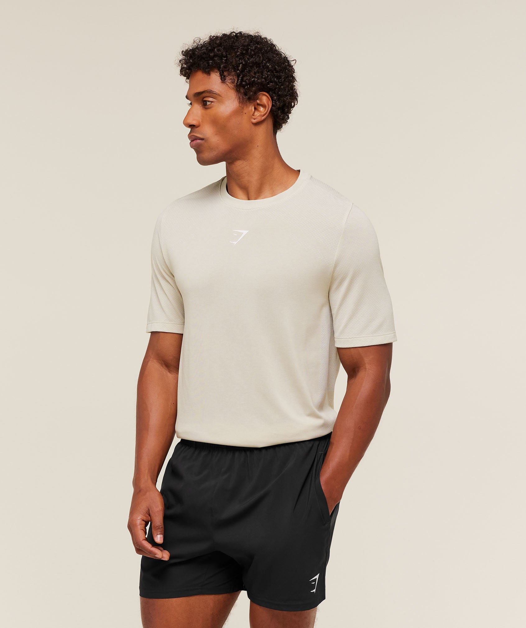 gymshark-lightweight-seamless-t-shirt-ss-tops-grey-aw25-2
