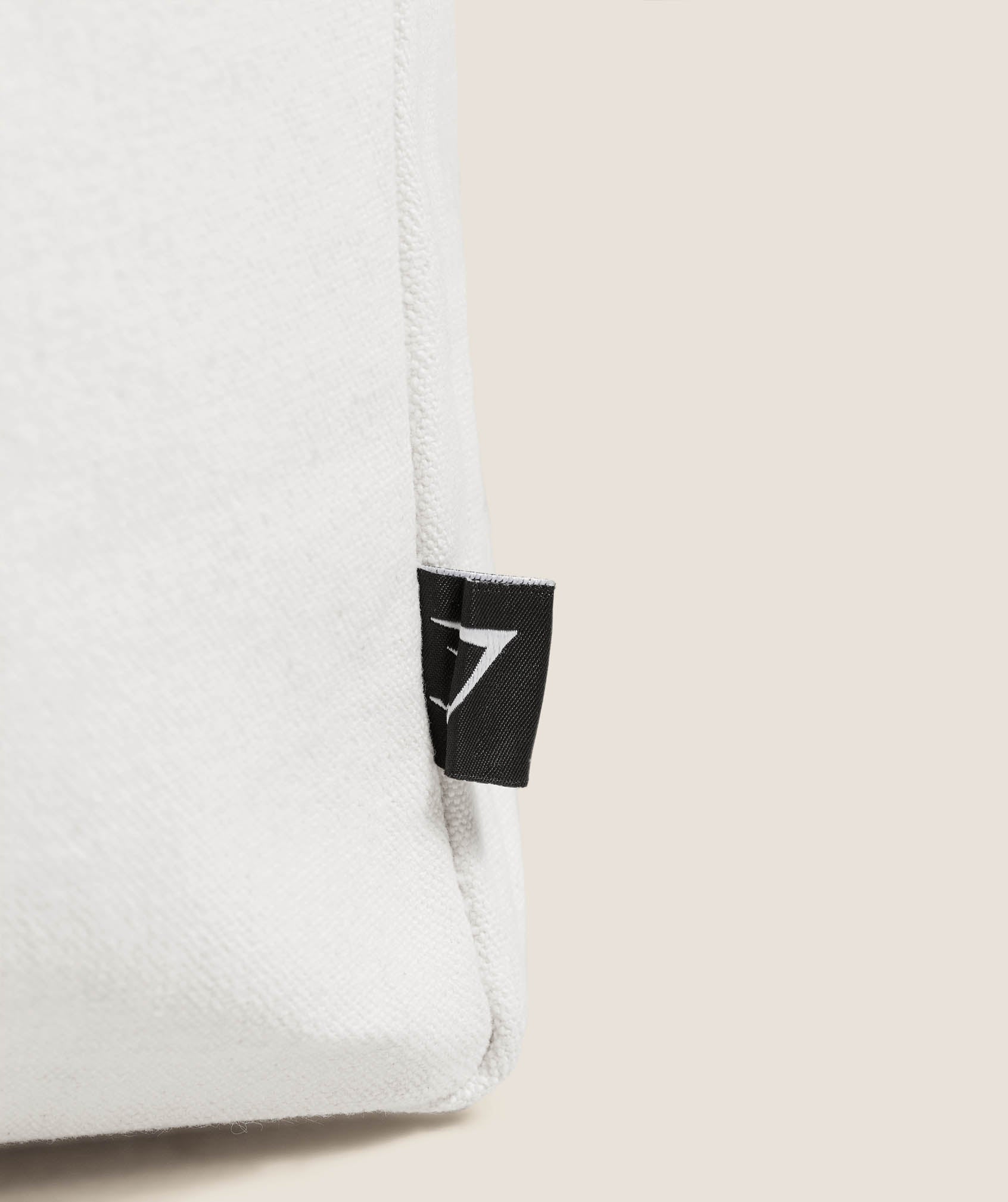 gymshark-love-lifting-graphic-tote-bag-bags-white-aw25