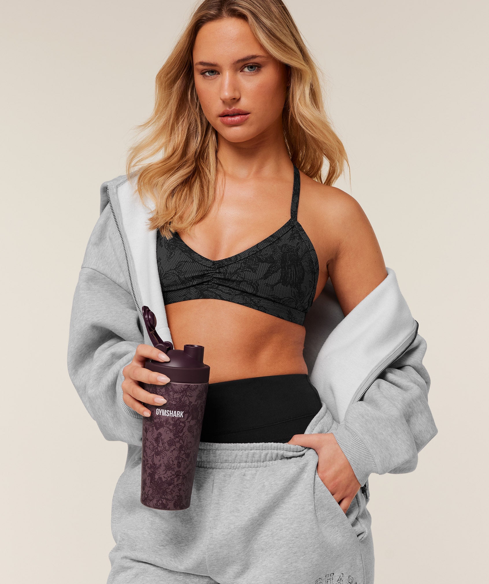 gymshark-lace-graphic-metal-shaker-bottles