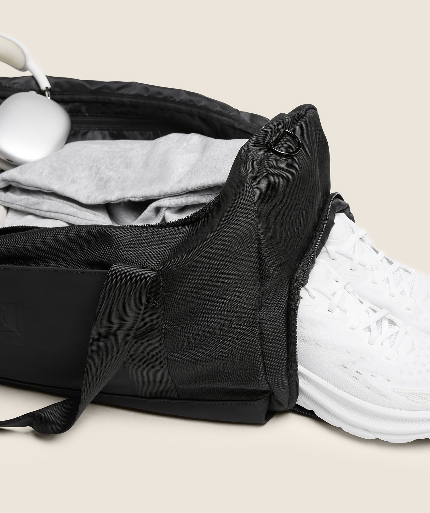 gymshark-medium-everyday-holdall-black-ss23