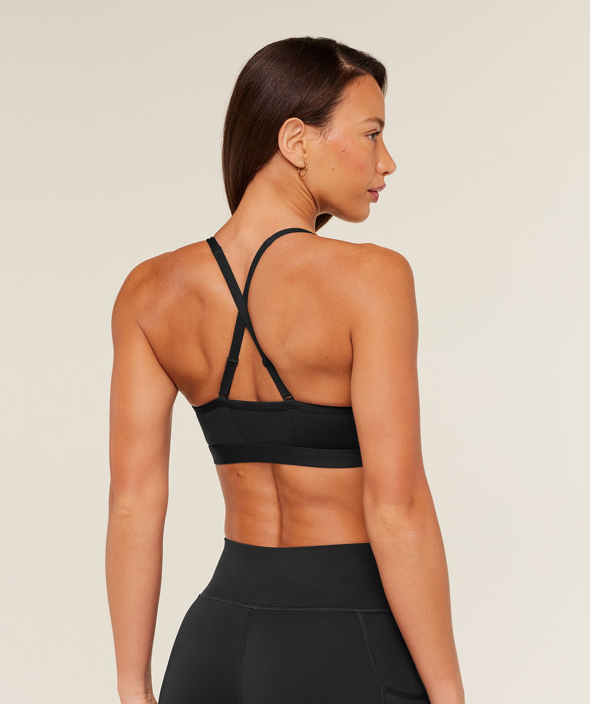 gymshark-ruched-sports-bra-black-ss22