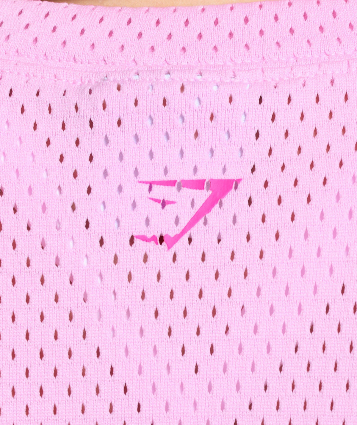 gymshark-mesh-graphic-crop-top-crop-tops-pink-ss25
