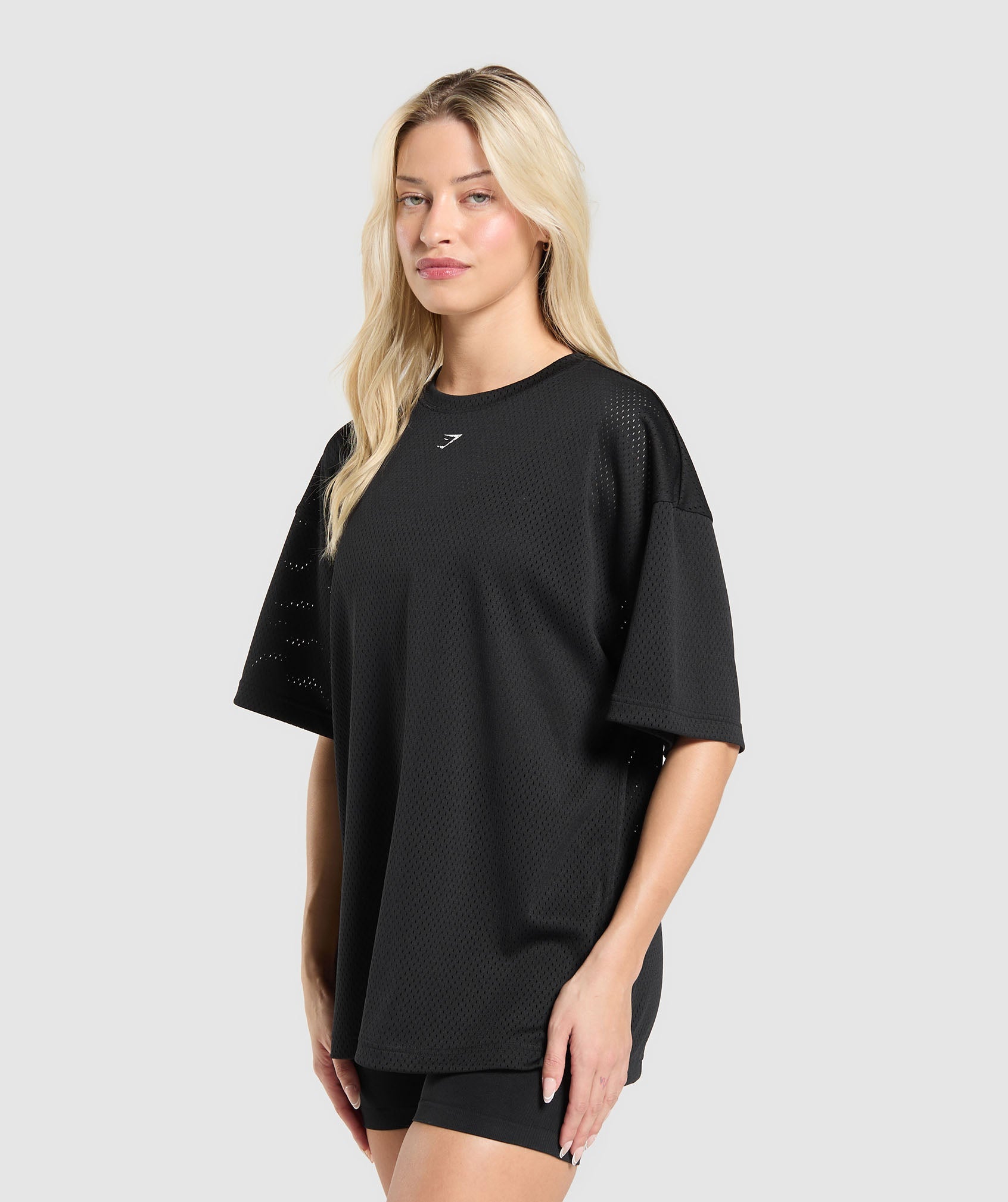 gymshark-mesh-graphic-oversized-t-shirt-ss-tops-black-ss25