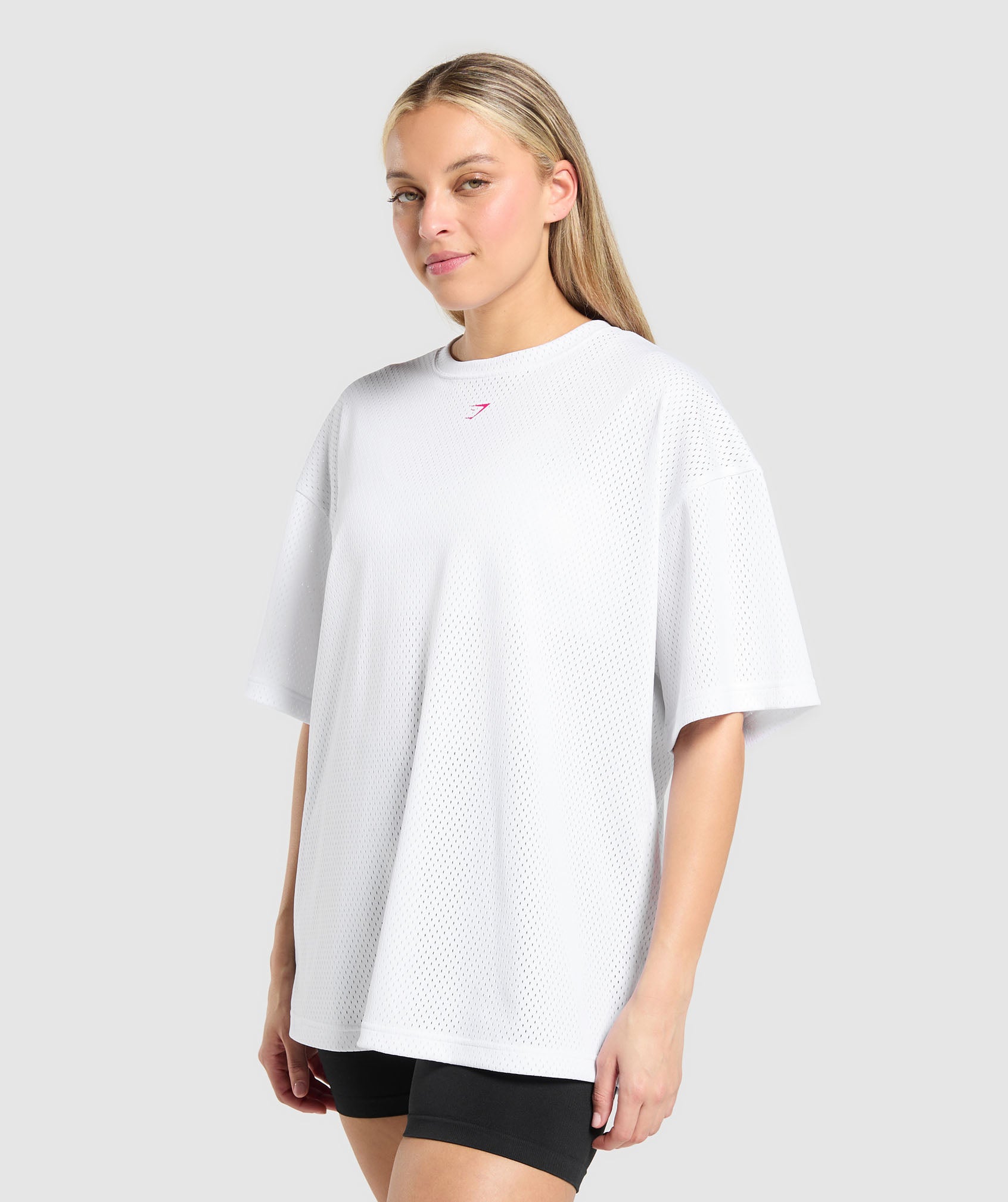 gymshark-mesh-graphic-oversized-t-shirt-ss-tops-white-ss25