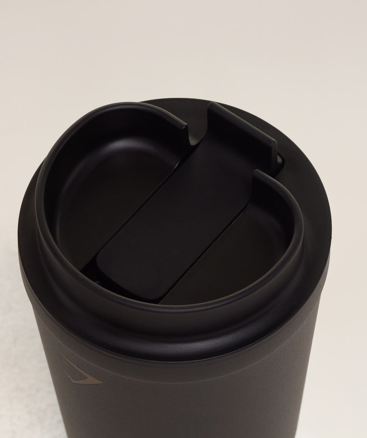 gymshark-coffee-cup-bottles-black-aw25