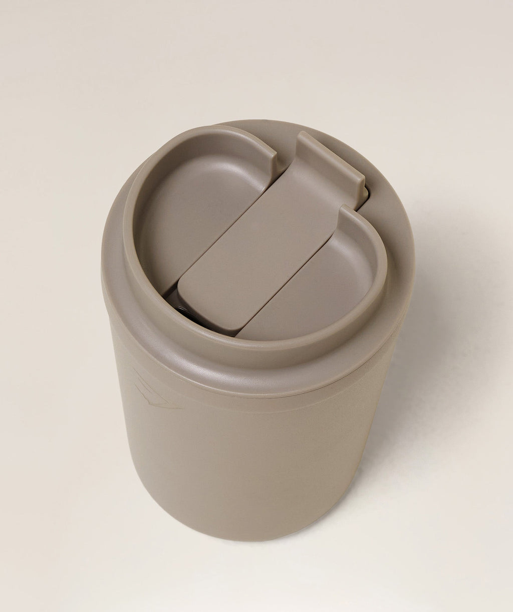 gymshark-coffee-cup-bottles-grey-aw25