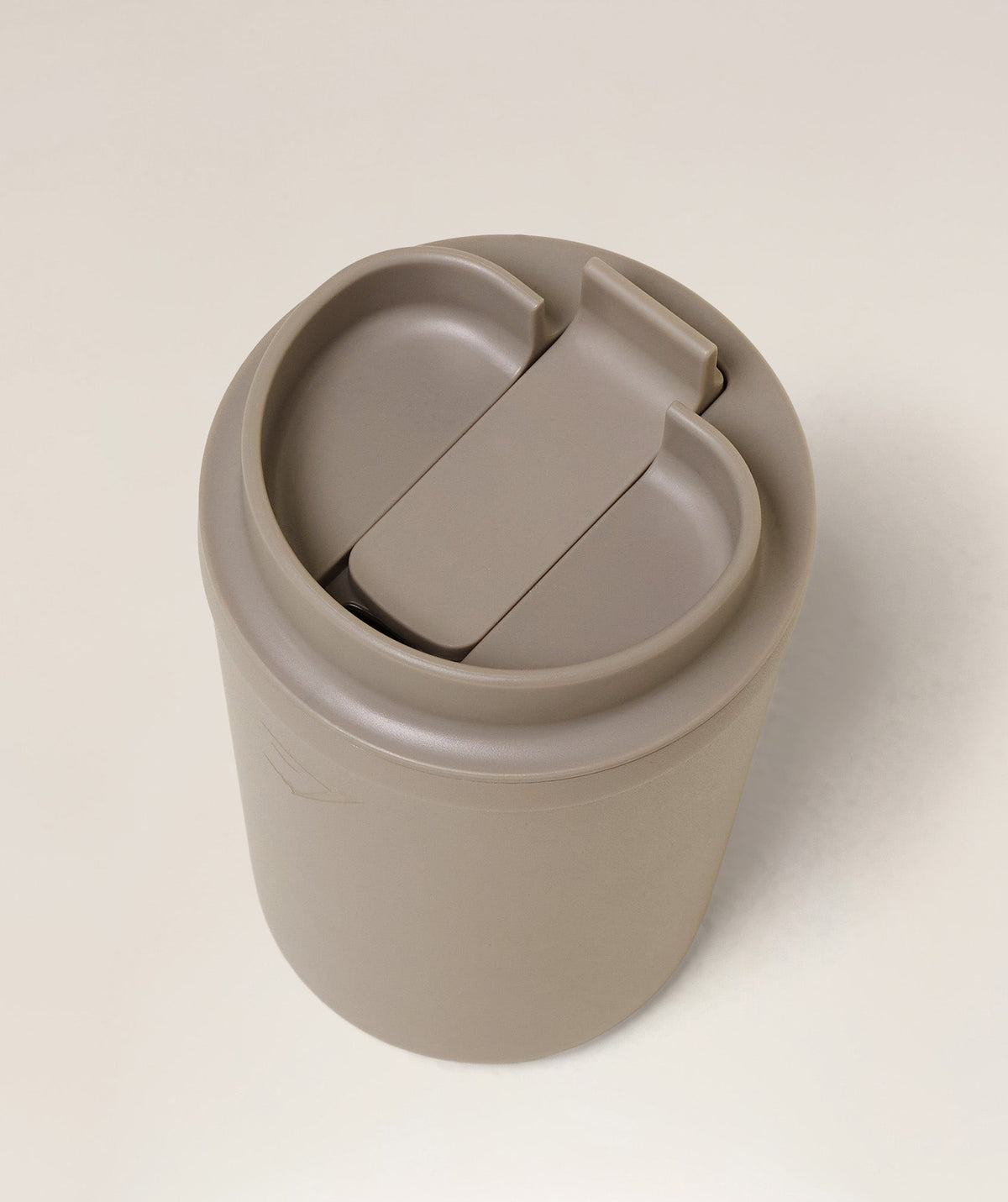 gymshark-coffee-cup-bottles-grey-aw25