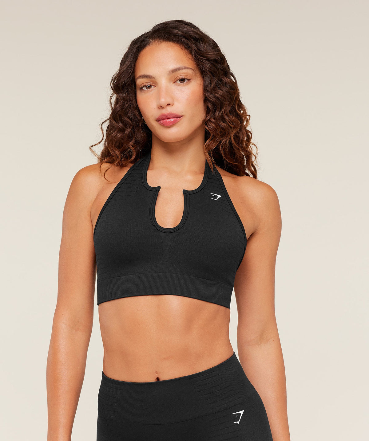 gymshark-steel-seamless-halter-neck-bra-sports-bras-black-ss26