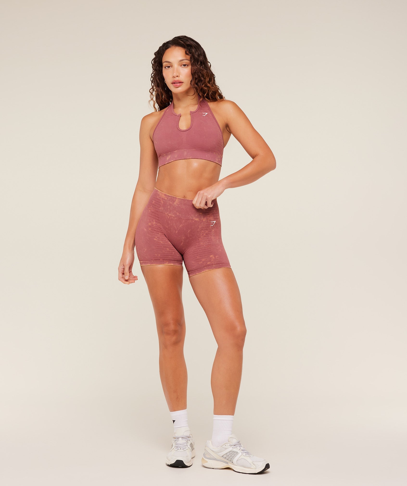gymshark-steel-seamless-halter-neck-bra-sports-bras-pink-ss26