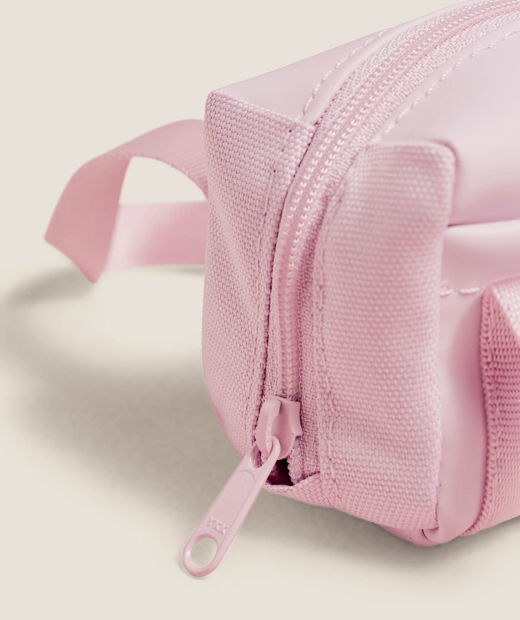 gymshark-everyday-mini-holdall-keychain-misc-pink-aw25