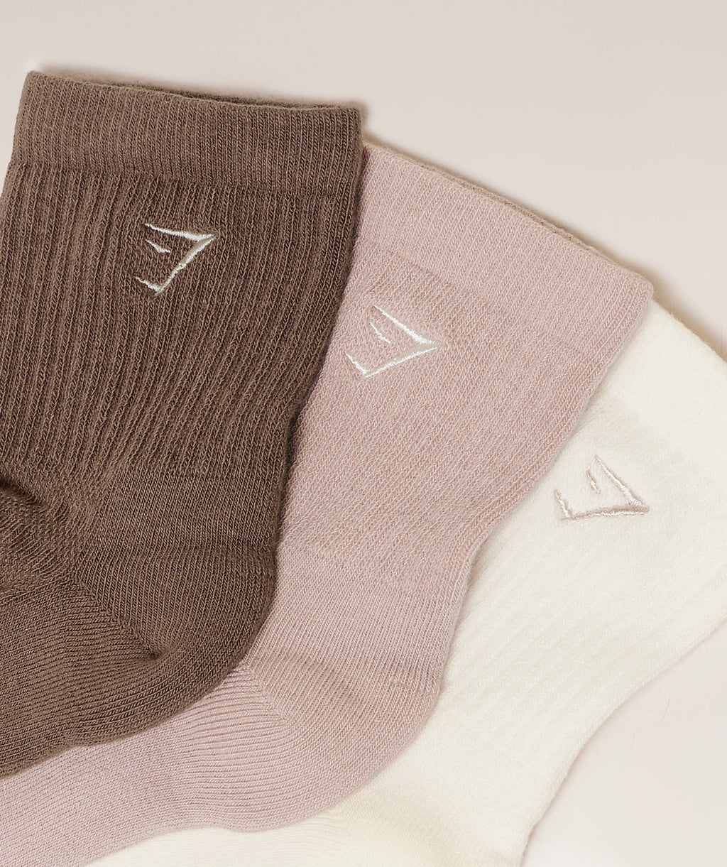 gymshark-lattes-and-lunges-multi-graphic-midi-3pk-socks-white-aw25