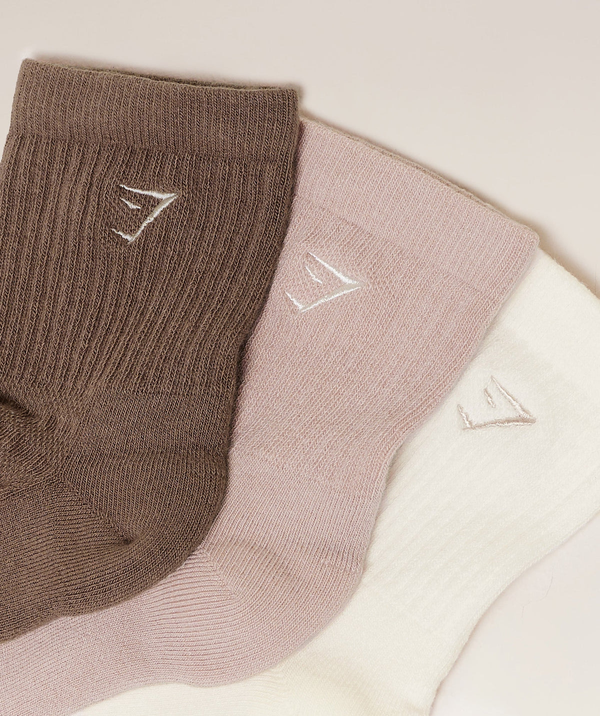 gymshark-lattes-and-lunges-multi-graphic-midi-3pk-socks-white-aw25