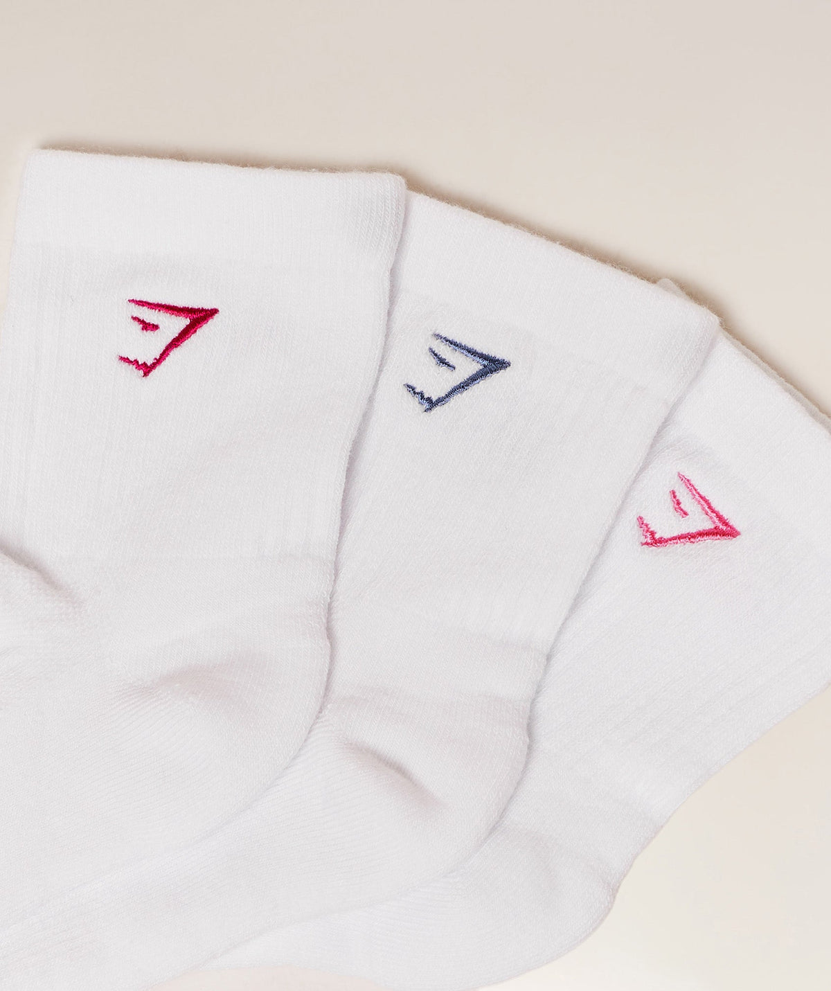 gymshark-lattes-and-lunges-multi-graphic-midi-3pk-socks-white-aw25-1