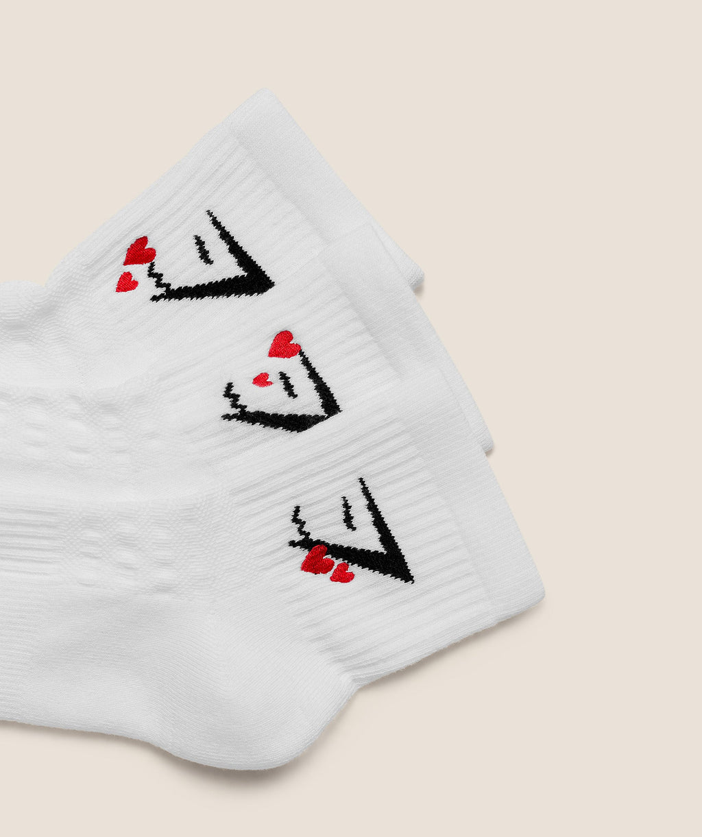 gymshark-sharkhead-hearts-graphic-midi-3pk-socks-white-aw25