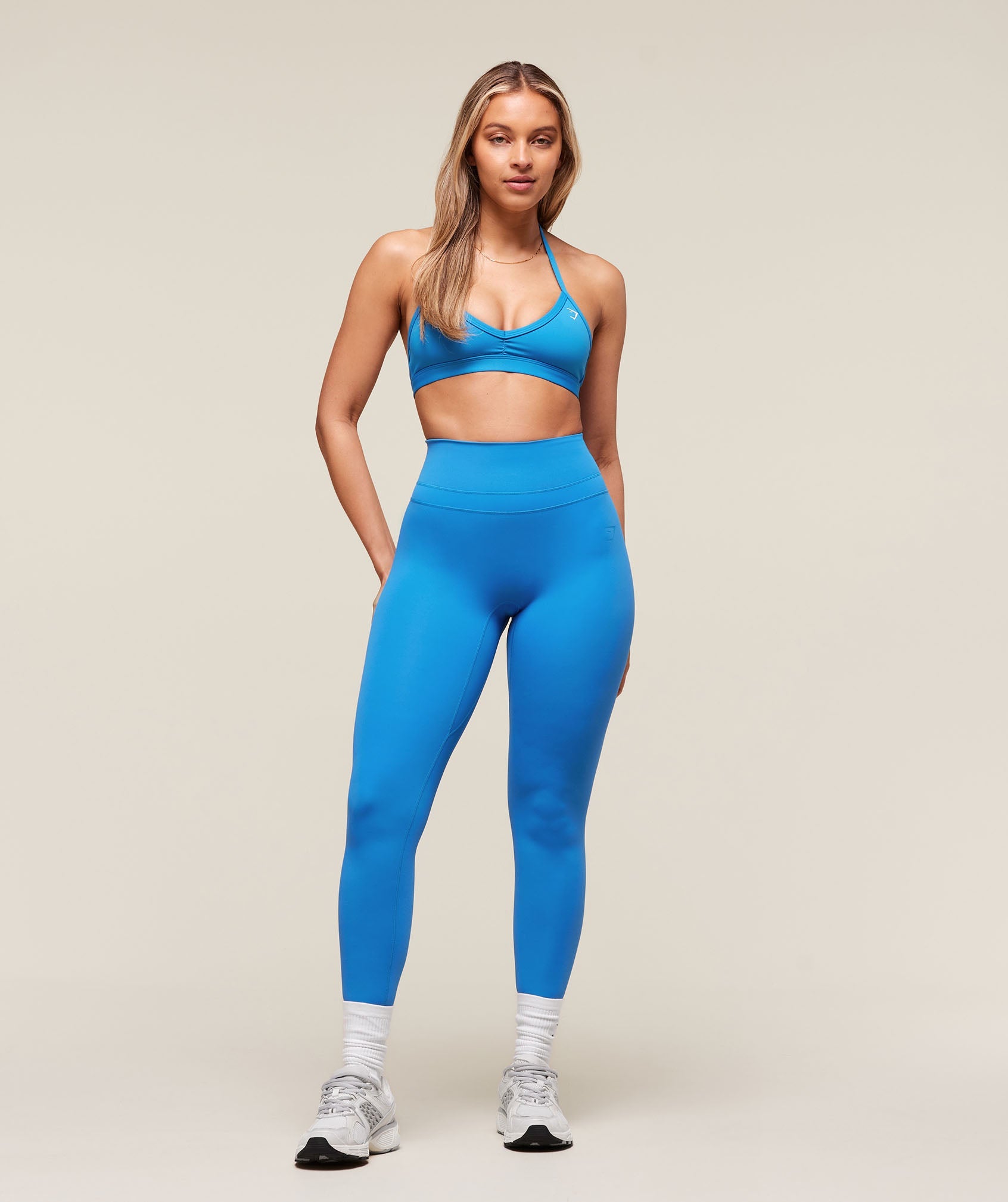 gymshark-minimal-halterneck-sports-bra-sports-bras-blue-ss25-2
