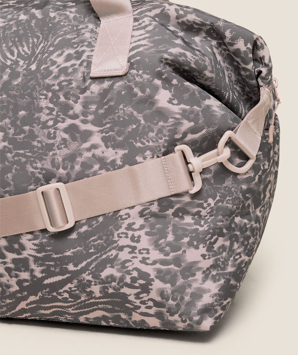gymshark-mode-duffle-bag-bags
