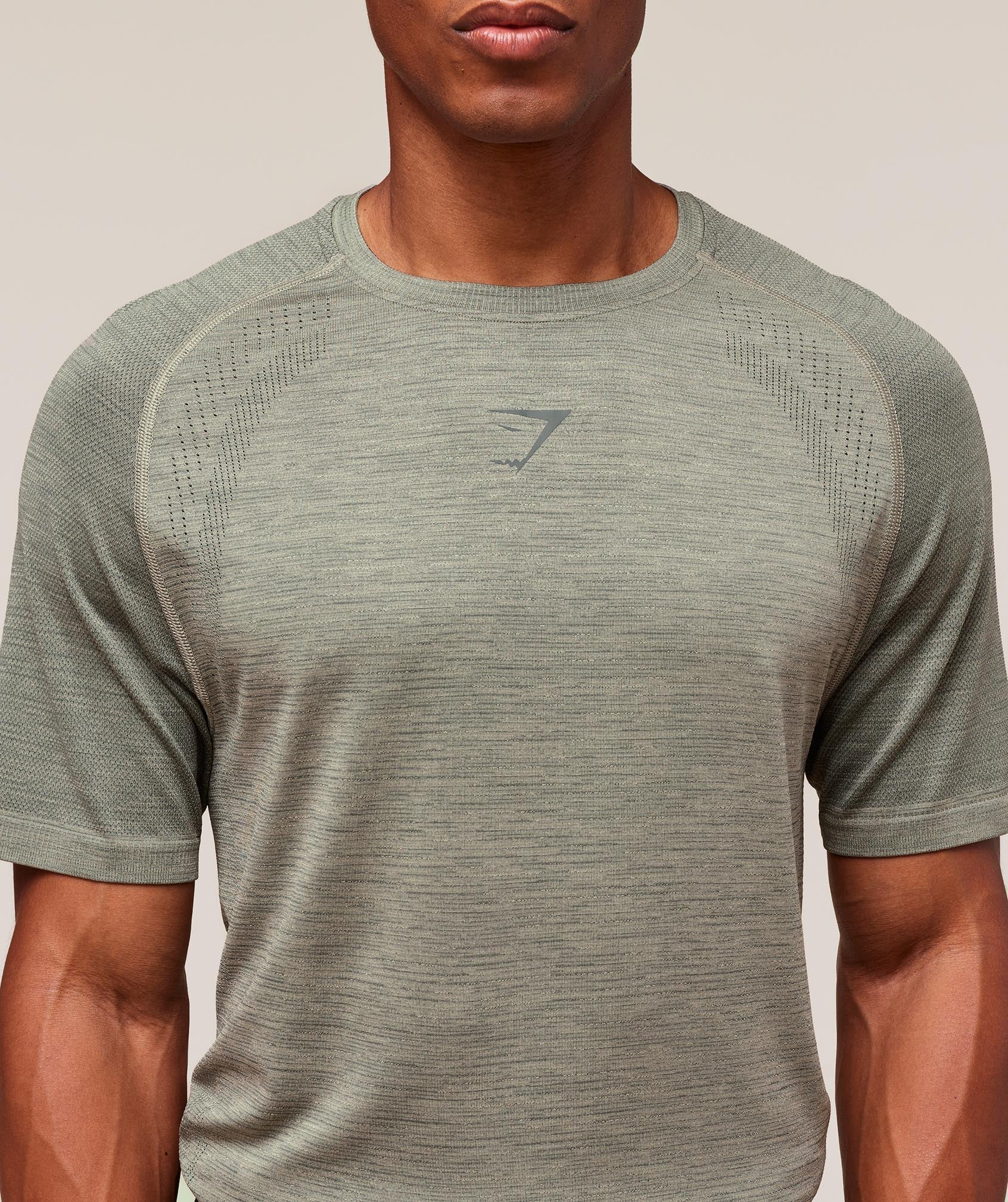gymshark-versatile-seamless-t-shirt-ss-tops-green-ss25