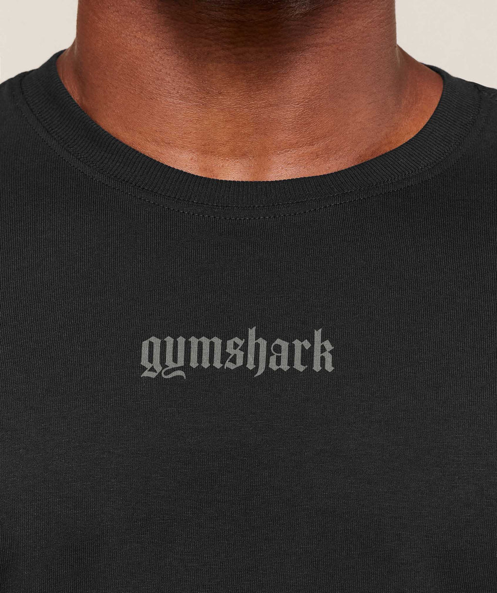 gymshark-olde-english-t-shirt-ss-tops-black-aw25